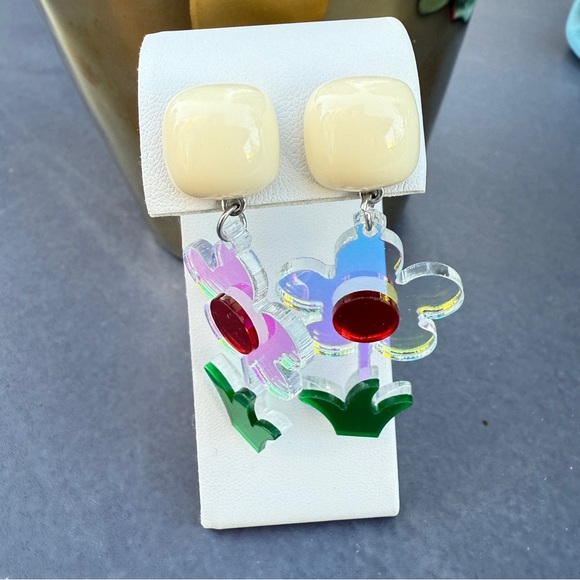 Retro Mod Flower Power 60s Acrylic Daisy Pierced Earrings - Picture 10 of 14